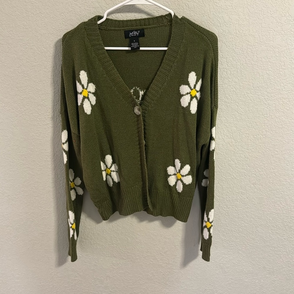 Green button sweater with flowers